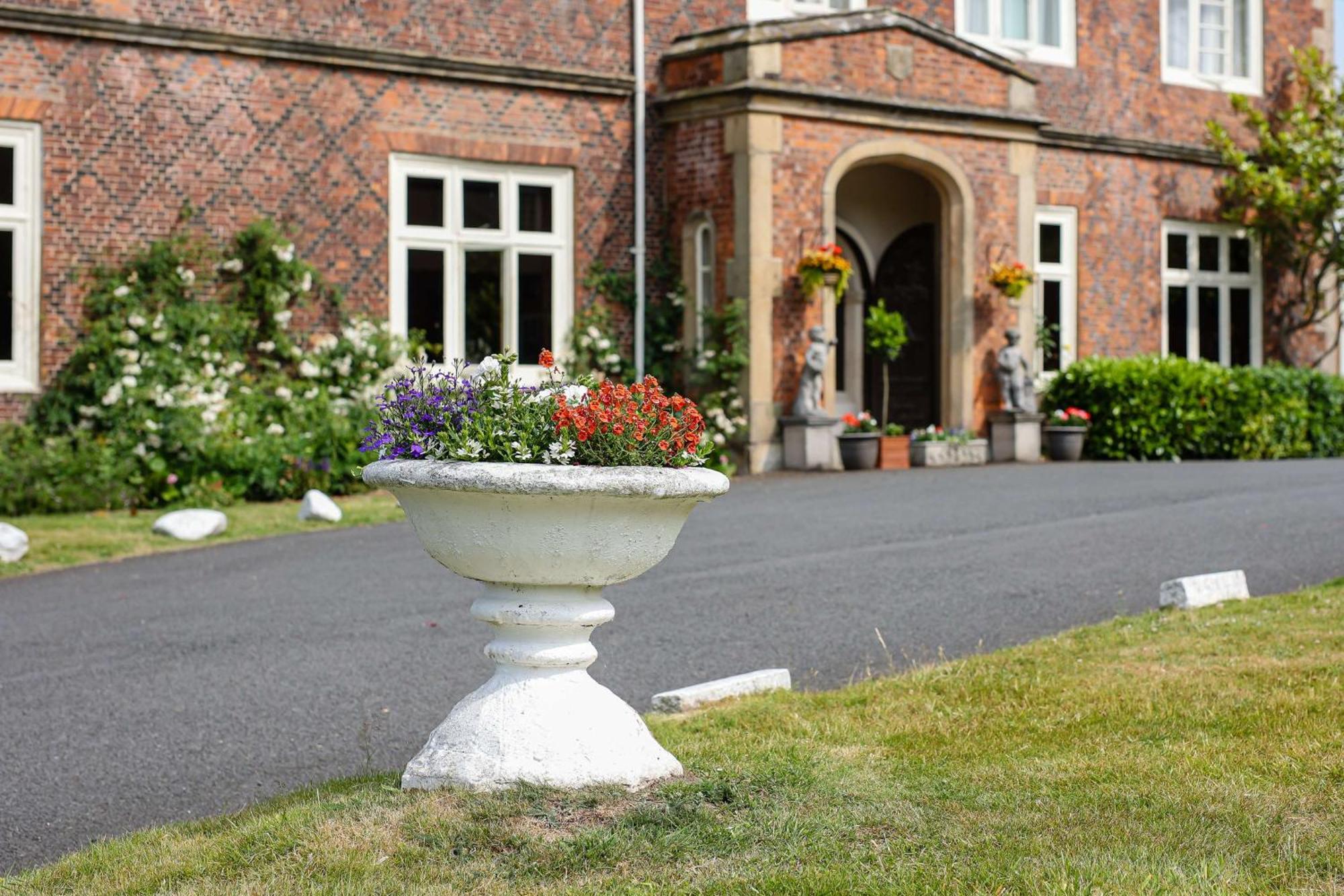 Albrighton Hall Hotel And Spa, A Member Of Radisson Individuals Shrewsbury Buitenkant foto